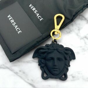 新品・正規品 VERSACE メデューサ ラバー キーホルダー