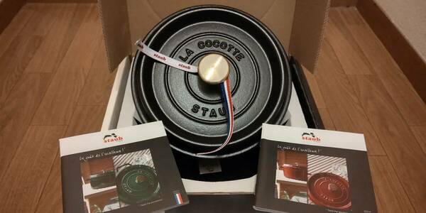 staub ストウブ ピコ ココット ラウンド ブラック 20cm 両手 鋳鉄 ホーロー La Cocotte ダッチオーブン 2.2L フランス製