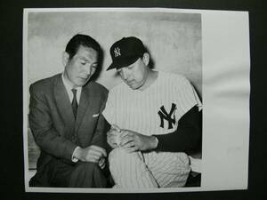 Art hand Auction ◆Хитоцу Цуруока и Ральф Хаук, сертификат на оригинальную фотографию, 1962 год., бейсбол, Сувенир, Сопутствующие товары, фотография