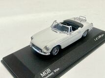 【送料無料】1/43 Minichanps MGB 1968 Snowberry White_画像6