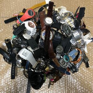  Junk часы примерно 170 шт Seiko Casio Citizen Mark Jacob дизель Armani др. 