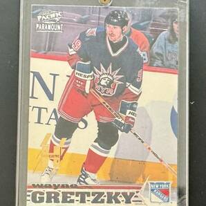 1998-99 PACIFIC PARAMOUNT WAYNE GRETZKY NEW YORK RANGERS NHL HOCKEY HOLO-ELECTRIC 152 #/99の画像1