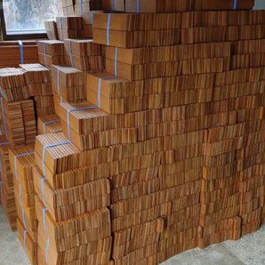 100枚で送料込み１００００円　実質1枚=100円切ってます床材、壁材、ウッドデッキ、ヘリボーン、DIYに役立つ木材　木材高騰
