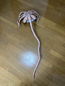 ALIEN FACEHUGGER PROP RELICA