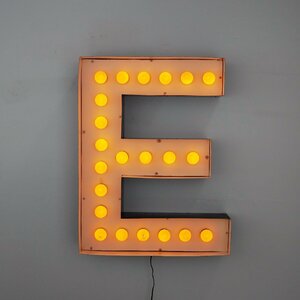 アメリカ ヴィンテージ 電飾立体看板 アルファベット文字【E】ライト付きサイン スペア2個 壁面ディスプレイ 店舗装飾 #502-30-381