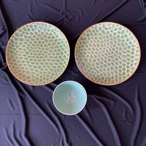 緑の大皿２枚とカフェボウル１つ　和食器風　ジェンガラケラミック