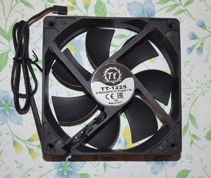 ケースファン　Thermaltake 12cmファン TT-1225 DC12V 0.18A 厚さ 2.5cm