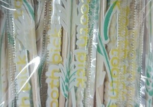 楊枝 透明袋入り 個包装タイプ 白樺材質 長さ約6.5cm 100本 新品