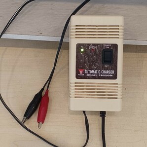 ●A★419 YUASA ユアサ 充電器 PS1250M 電源表示灯つきます バッテリーチャージャー 説明書の画像1