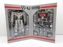 n76425-ty 中古□DX超合金 VF-1J アーマードバルキリー（一条輝機）※基本動作のみ確認済み [066-240428]_画像2