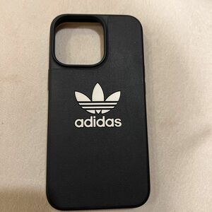 iPhone13Pro adidas携帯ケース黒