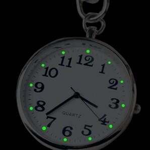 ナースウォッチ ホワイトシルバー 懐中時計 文字盤 カラビナ 蓄光 キーホルダー の画像4