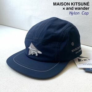 新品 and wander × Maison Kitsune アンドワンダー メゾンキツネ コラボ ロゴ キャップ 3186909 メンズ ユニセックス ネイビー 送料無料の画像1