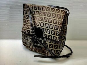 FENDI　 フェンディ　ズッカ柄　ショルダーバッグ　肩掛け　斜め掛け　希少　