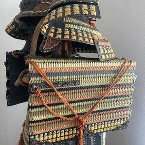 Ψ 【貴重】旧家蔵出しの初品 時代甲冑 甲冑 等身大 鎧 面頬 大鎧 鎧兜 戦国武将 武具 鎧櫃 /263608 / 417-8 の画像5