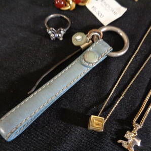 ＊100円～【訳あり】ジャンク品 GIVENCHY/Courreges/SWAROVSKI/COACH/VB/MONET/他 有名ブランド アクセサリー色々 11点セット＊T-20の画像3