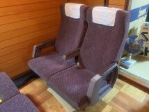 鉄道部品 車両部品 座席シート 二人掛け 椅子 電車 イス ボックス席 ボックスシート 651系_画像1