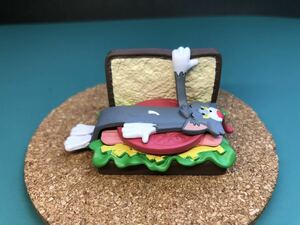 【サンドウィッチにはさまれたトム】 Tom and Jerry トムとジェリー Yummy Foodコレクション おいしい食べ物 フィギュア