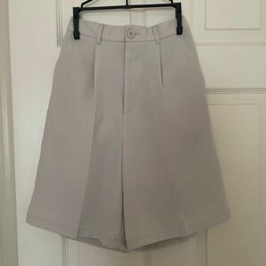 【美品】GU ハーフパンツ タック入り ライトグレー XSサイズ