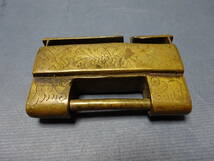 （8−４）古錠前　日本のものでは無い？　鍵はありません、ご了承ください。何か線刻紋様があるようです。_画像3