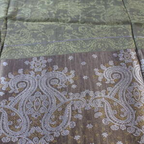 新品 薄手【シルク100% SILK】ペイズリー柄 モスグリーン系 M.GREEN ゴールド GOLD 金 スカーフ/ストール 訳ありの画像4