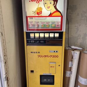 レトロ 自販機 自動販売機 ブリックパック 明治 昭和の画像1
