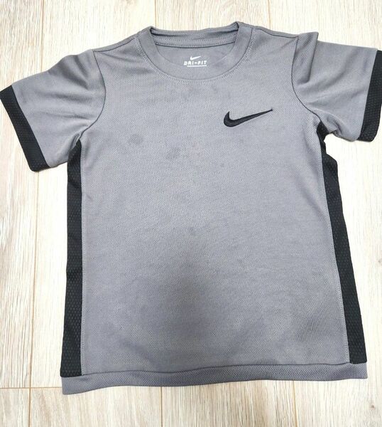 子供服 キッズ Tシャツ　NIKE 104-110cm