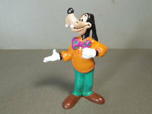  Disney Goofy PVC figure orange color. clothes BULLYLAND