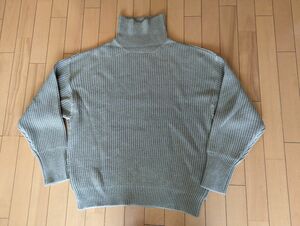  タートルネックセーター
