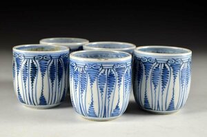 [ warehouse c4118] old Imari blue and white ceramics .... middle. .. Edo era large sake cup size 