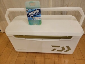 送料込み ダイワ クーラーボックス ライトトランクα ZSS 3200　（6面真空パネル）クーラー　氷点下保冷剤オマケ