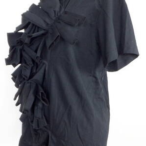 ●3 美品 コムデギャルソン 筒 デザイン 半袖Tシャツ 黒 2023 レディース S COMME des GARCONS コットンポリエステル 丸首 フリル 花 飾り の画像5