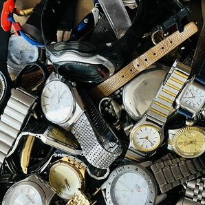 S29-3◎ 時計 大量まとめ 100本以上 4.9キロ☆中古品・ジャンク品☆腕時計 クォーツ セイコー シチズン ブランド メンズ レディース の画像5