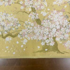 【美品】 龍村美術織物 謹製 『桜花図』 テーブルセンター 卓布 壁掛け 約82cm×32cm テーブルクロス 敷物 正絹 和装小物 共立女子学園の画像4