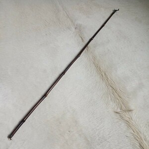 C1 矢筈 黒竹 全長約108cm 中古 長期保管 軸掛け やはず 竹 床の間 掛け軸小物 アンティーク
