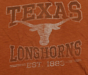 ST51テキサス・ロングホーンズTEXAS LONGHORNSアメリカ古着カレッジTシャツSオレンジ系Tシャツ/ビンテージかすれプリント加工オールド＆レ