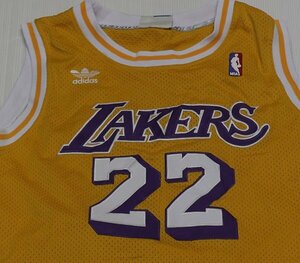 ST16アディダスADIDASアメリカ古着アメリカ古着ゲームジャージLビッグサイズLAKERASレイカーズBAYLORベイラーNBAタンクトップ黄色系メッシ