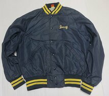 NJ75プラジャックPLA-JACアメリカ古着アメリカ製ナイロンジャケット80’S90’Sビンテージ薄紺系チェンステッチ文字スタジャンMオールド_画像3