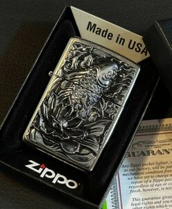 ★USA直輸入 ZIPPO 昇り鯉 立体彫り 蓮 滝登り メタル 貼り ジッポー ライター 喫煙具 bv832