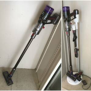 ■ジャンク dyson ダイソン 掃除機 コードレスクリーナー 490702 不動品 パーツ取りに アタッチメント スタンド 充電器 他■の画像1