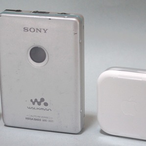 整備済み/完全動作◆SONY ウォークマン WM-EX621(銀/青)＋アップル「EarPods」イヤホン付 の画像4