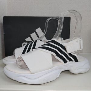 アディダス　adidas　サンダル