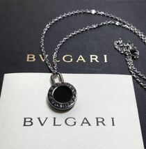 ブルガリBVLGARI ロゴチャーム　ブラックとブラックシルバー　ネックレスチェーンプレゼント_画像1