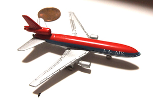 ●L.A. AIR 旅客機。DC-10．金属