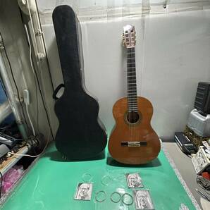 【直接引き取り可能】YAMAHA ヤマハ C-300 クラシックギター ハードケース付き動作未確認現状品の画像1