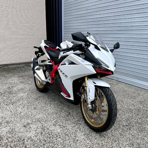 １スタ売り切り!! ホンダ CBR250RR 2021年式 9936km 白 低距離美車 外装ほぼ傷なし SS スーパースポーツ YZF-R25 NINJA250 ZX-25Rの画像1