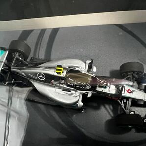 spark 1/43 S5025 メルセデス F1 W07 #6 ニコ・ロスベルグ 2016 アブダビGP ワールドチャンピオン フィギュア付きの画像5