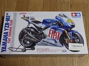 倉庫整理、タミヤ1/12 ヤマハ YZR-M1 2009 FIAT YAMAHA TEAM フィアットヤマハ　完全未開封品、売り切り