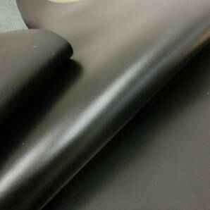 T29 黒 ソフトガラス 艶あまり無 1,5~1,6ミリ 伸び無し 最長部約74×38㎝ 革小物レザークラフト材料 ハンドメイド 手作り材料の画像1
