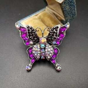 鮮やかな蝶 紫 ラインストーン ヴィンテージ ブローチ レトロ コスチュームジュエリー 大ぶり Butterfly SNF5